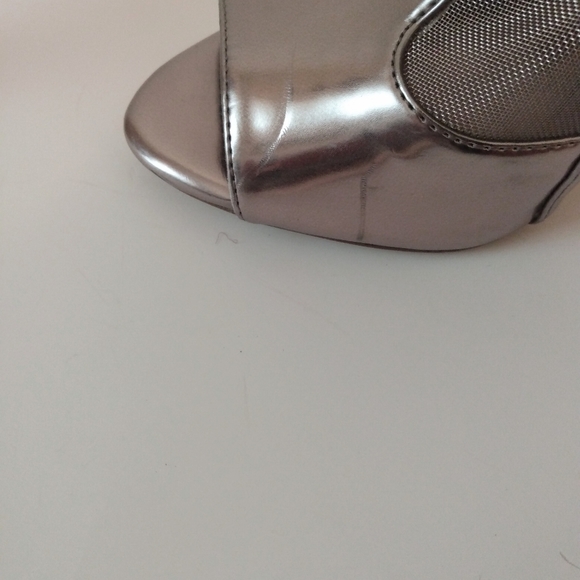 BCBGENERATION Pink Gold Metallic Zip 4" Heel Ankle Boots sz 7.5 M - Picture 14 of 15